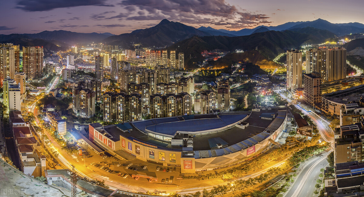 四川5個(gè)地級(jí)中等(děng)城市(shì)将晉(jìn)升為大城(chéng)市，未(wèi)來15年(nián)大城市數(shù)量達(dá)11個