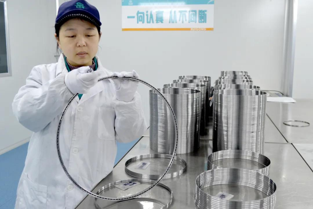 洛陽彙(huì)工研制出大型不鏽(xiù)鋼薄壁軸承